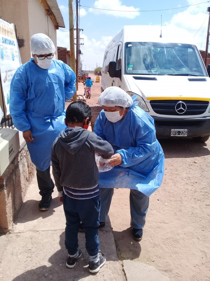 與當(dāng)?shù)蒯t(yī)院合作，開展健康預(yù)防檢測